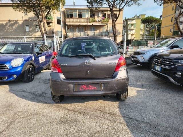 Toyota Yaris 1.3 5porte Sol - foto 4 di 4
