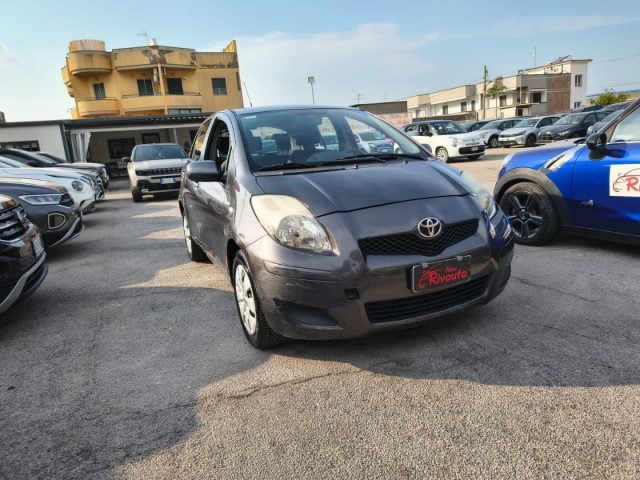 Toyota Yaris 1.3 5porte Sol - foto 2 di 4