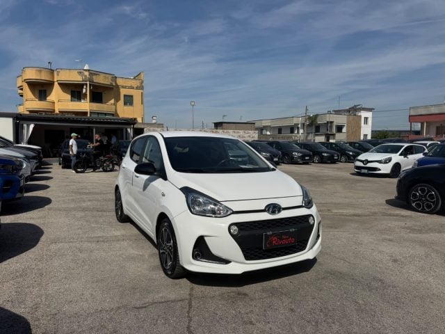 Hyundai i10 1.0 12V MPI TECH AUTOMATICA, del 2019, 102.000 km, in vendita a Volla (NA)