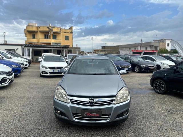 Opel Astra 1.7 CDTI 101CV 5 porte Cosmo, del 2007, 297.000 km, in vendita a Volla (NA)