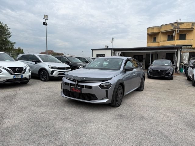 Lancia Ypsilon Hybrid e-DCT Edizione Cassina Automatica, del 2025, 21.000 km, in vendita a Volla (NA)
