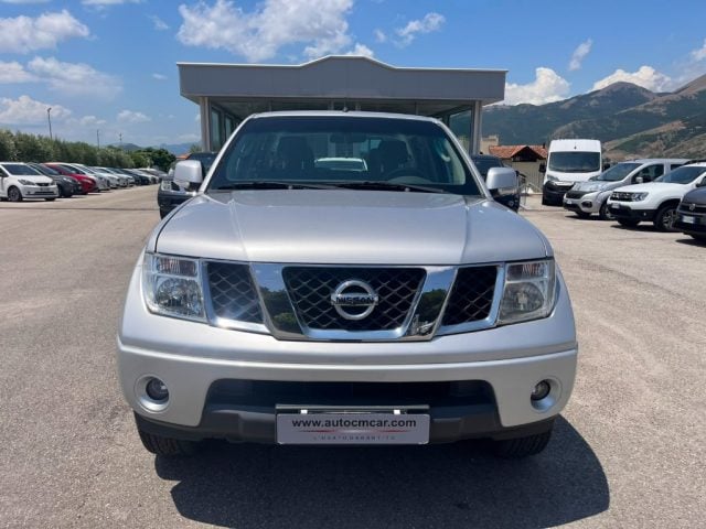 Nissan Navara 2.5 dCi 4 porte Double Cab LE - foto 2 di 4