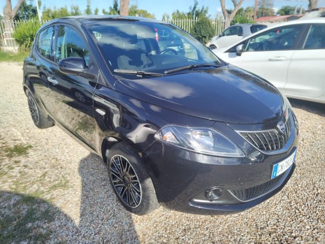 Lancia Ypsilon 1.0 FireFly 5 porte S&S Hybrid Gold - foto 2 di 4