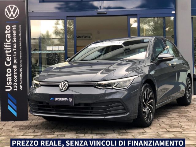 Volkswagen Golf 1.0 eTSI EVO DSG*CERCHI LEGA 17*LUCE LED AMBIENTE* usato a FELTRE