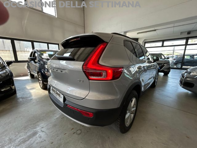 Volvo XC40 automatico - foto 3 di 4
