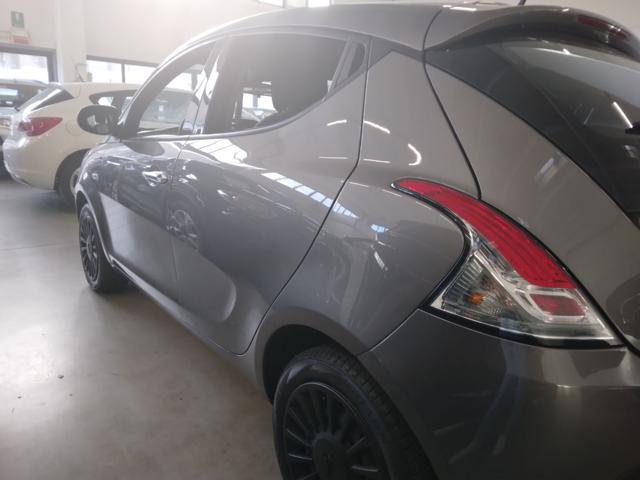 Lancia Ypsilon 1.0 FireFly 5 porte S&S Hybrid Silver - foto 4 di 4