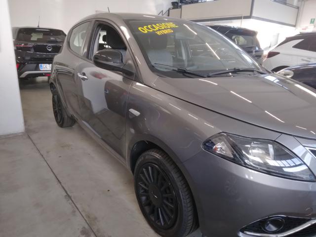 Lancia Ypsilon 1.0 FireFly 5 porte S&S Hybrid Silver - foto 2 di 4