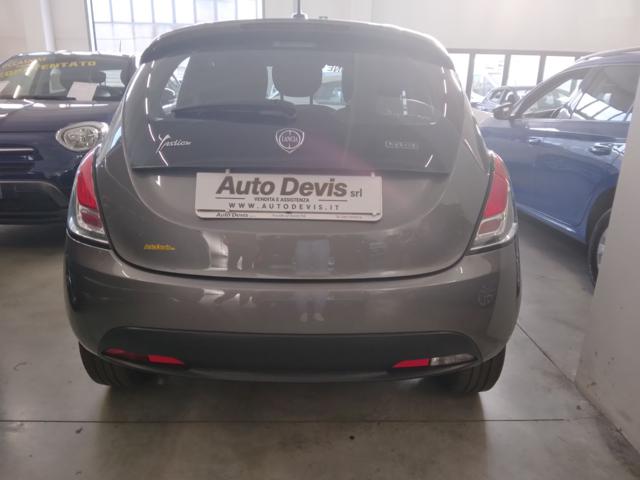 Lancia Ypsilon 1.0 FireFly 5 porte S&S Hybrid Silver - foto 3 di 4