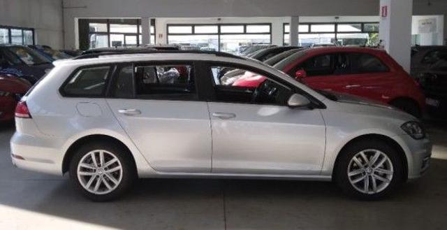 Volkswagen Golf Variant 2.0 TDI DSG Business - foto 2 di 4