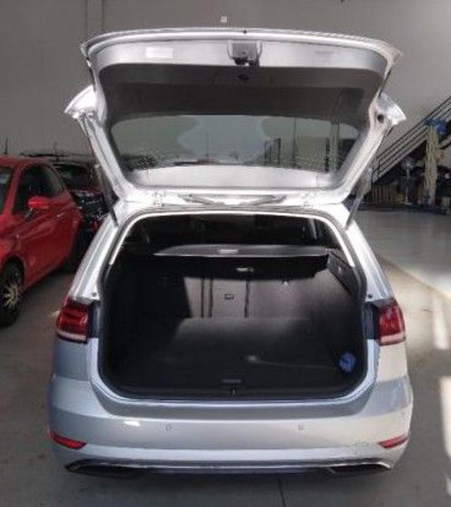 Volkswagen Golf Variant 2.0 TDI DSG Business - foto 4 di 4