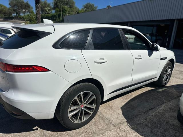 Jaguar F-Pace 2.0 D 240 CV AWD aut. Prestige - foto 3 di 4
