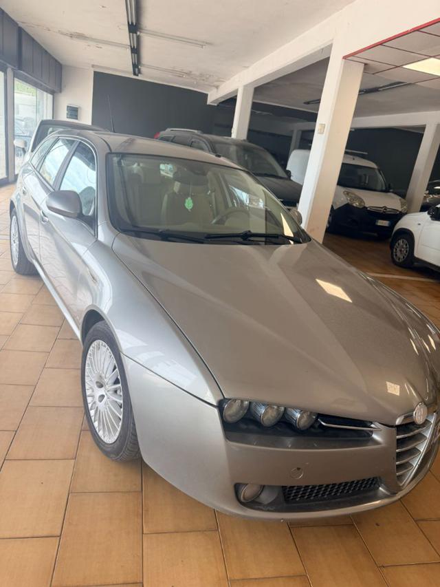 Alfa Romeo 159 2.4 JTDm 200 CV Sportwagon Distinctive Q-Tronic - foto 3 di 6