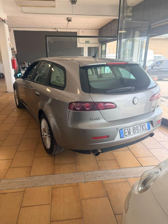 Alfa Romeo 159 2.4 JTDm 200 CV Sportwagon Distinctive Q-Tronic - foto 4 di 6