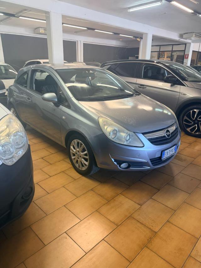 Opel Corsa 1.2 3 porte Club - foto 2 di 4