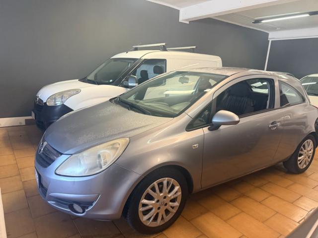 Opel Corsa 1.2 3 porte Club - foto 3 di 4