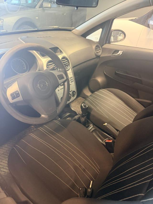 Opel Corsa 1.2 3 porte Club - foto 4 di 4