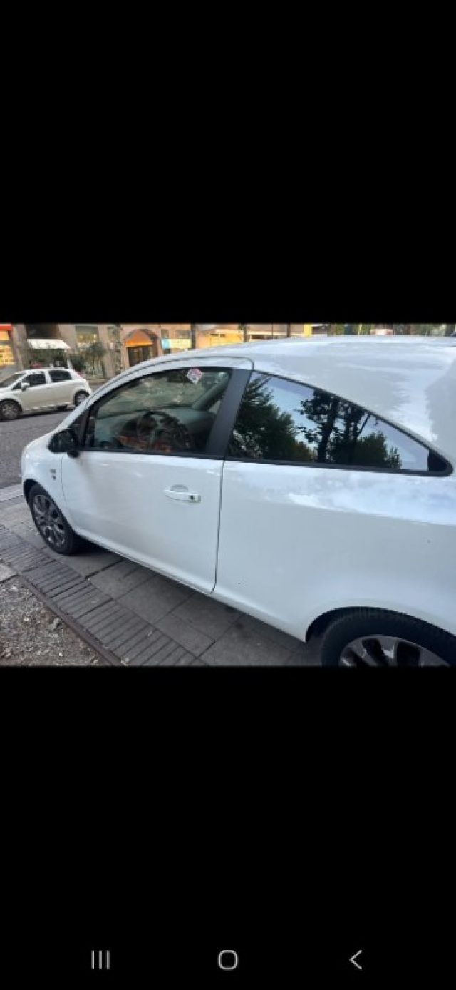 Opel Corsa 1.2 3 porte Easytronic Sport - foto 3 di 4