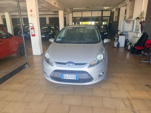 Ford Fiesta + 1.4 TDCi 68CV 5 porte, del 2010, 188.000 km, in vendita a Sassari (SS)