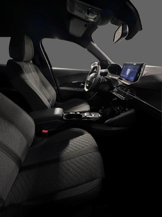 Peugeot 2008 Hybrid 136 e-DCS6 Allure - foto 2 di 4