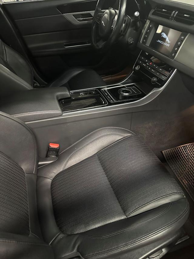 Jaguar XF 2.0 D 180 CV aut. Prestige - foto 2 di 3