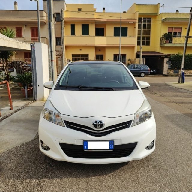 Toyota Yaris 1.3 Lounge usato a SCORRANO