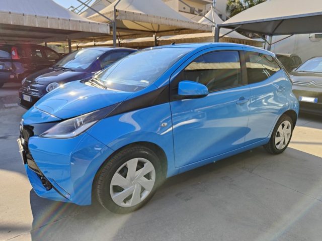 Toyota Aygo 1.0 VVT-i 69 CV 5 porte x-cool - foto 2 di 4