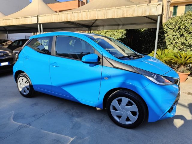 Toyota Aygo 1.0 VVT-i 69 CV 5 porte x-cool - foto 3 di 4