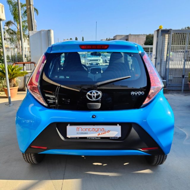 Toyota Aygo 1.0 VVT-i 69 CV 5 porte x-cool - foto 4 di 4