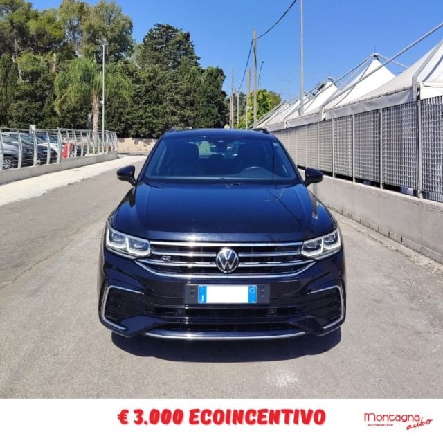 Volkswagen Tiguan R-Line 2.0 TDI 150 CV SCR DSG usato a SCORRANO
