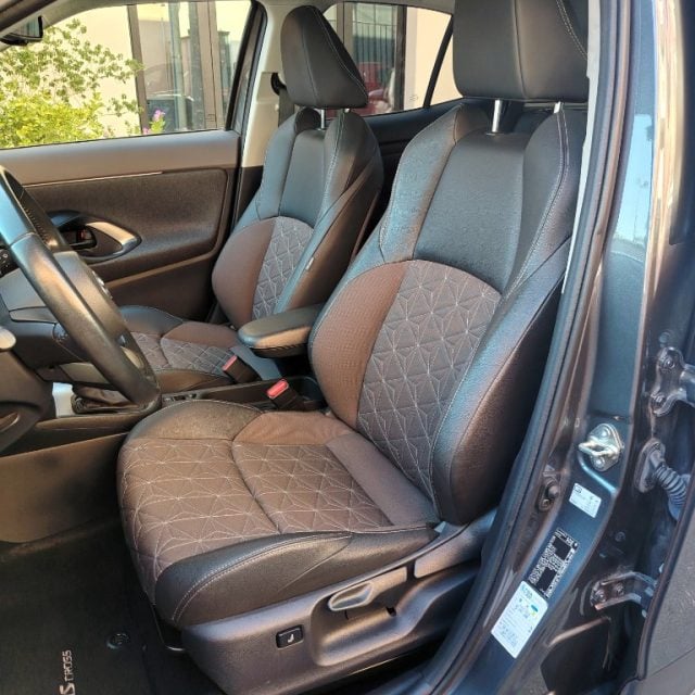Toyota Yaris Cross 1.5 Hybrid E-CVT Lounge - foto 4 di 4
