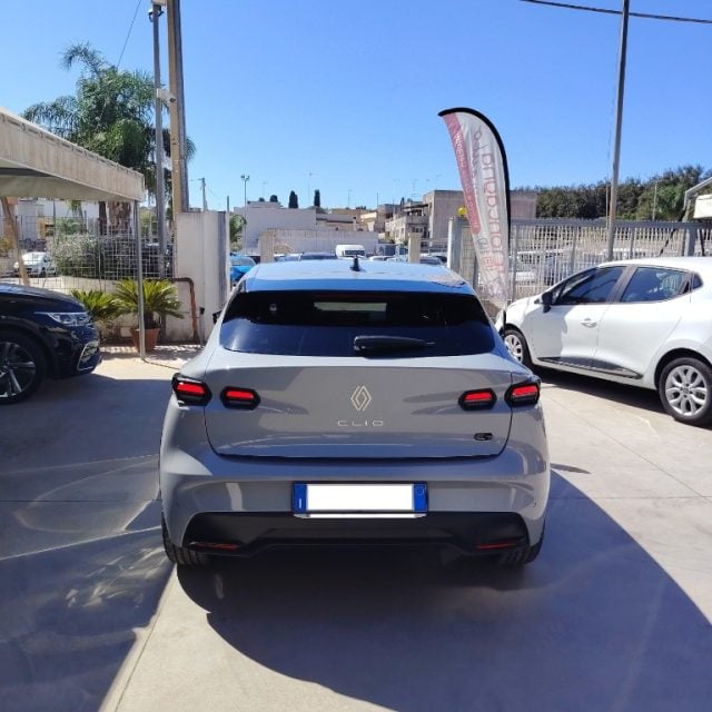 Renault Clio Full Hybrid E-Tech 160 CV Techno - foto 3 di 4