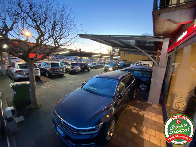 Volkswagen Golf 1.6 tdi Highline Executive 110cv dsg - foto 3 di 4