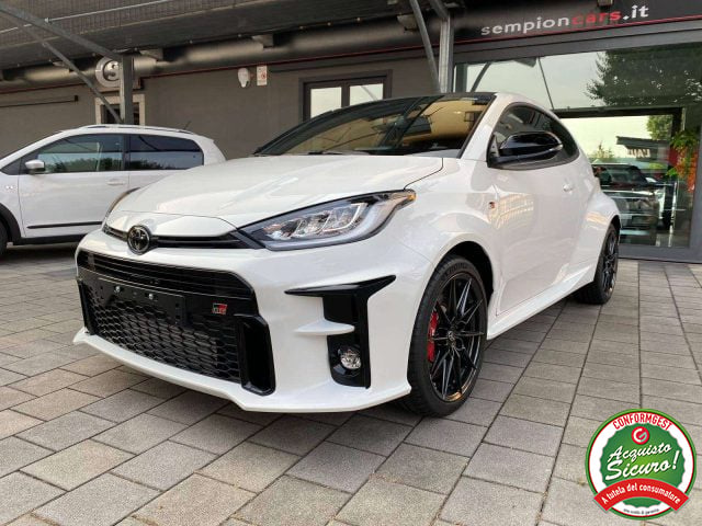 Toyota Yaris GR 1.6 Circuit SOLO 10.000km COMPLETAMENTE ORIGINA, del 2022, 9.990 km, in vendita a Castelletto Sopra Ticino (NO)