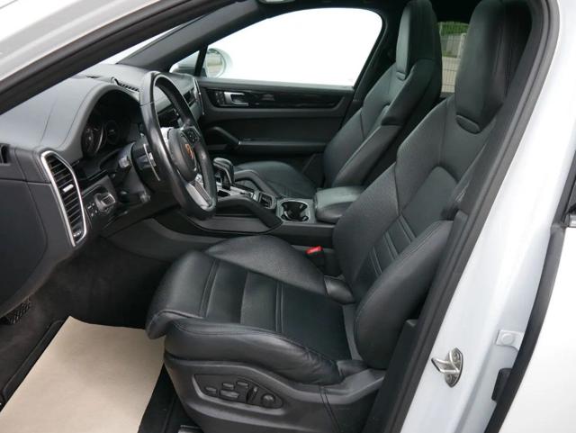 Porsche Cayenne Coupé 3.0 LED/CAMERA/NAVI/PANO/HEAD-UP/22, del 2022, 68.000 km, in vendita a Castelletto Sopra Ticino (NO)