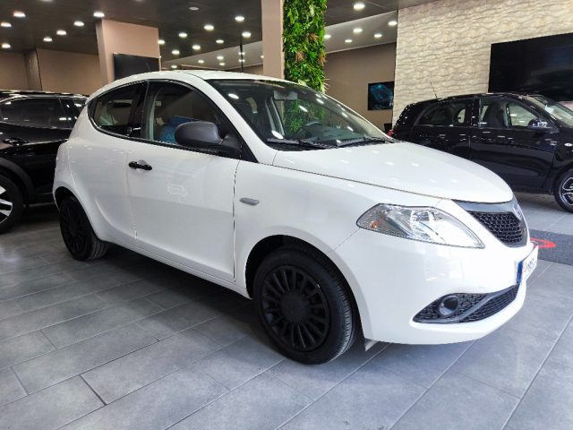 Lancia Ypsilon 1.0 FireFly 5 porte S&S Hybrid Ecochic - foto 3 di 4