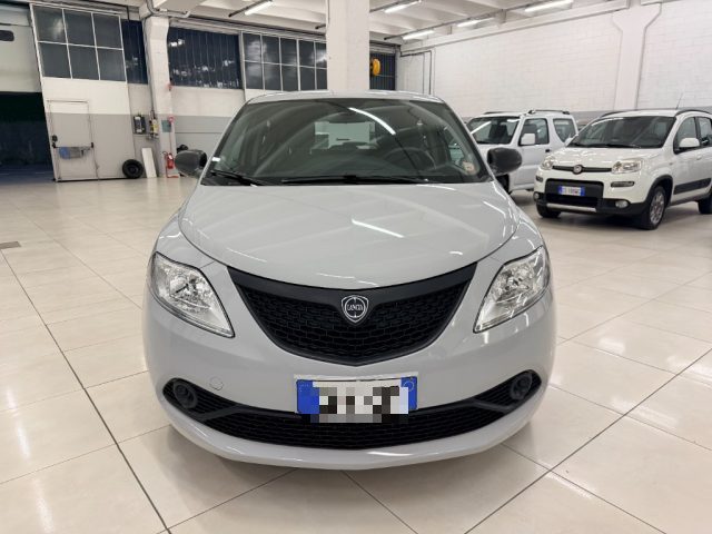 Lancia Ypsilon 1.0 FireFly 5 porte S&S Hybrid Ecochic Silver - foto 2 di 4