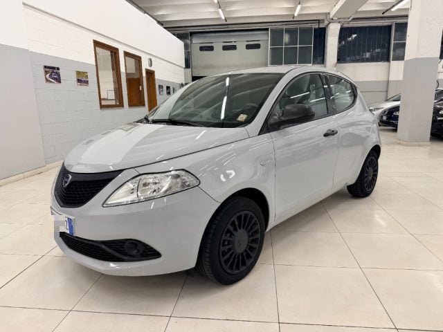 Lancia Ypsilon 1.0 FireFly 5 porte S&S Hybrid Ecochic Silver, del 2021, 115.000 km, in vendita a Rovetta (BG)