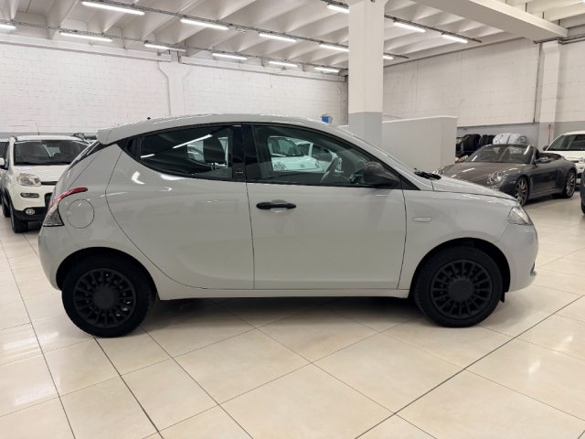 Lancia Ypsilon 1.0 FireFly 5 porte S&S Hybrid Ecochic Silver - foto 4 di 4