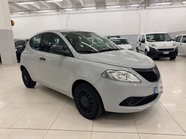 Lancia Ypsilon 1.0 FireFly 5 porte S&S Hybrid Ecochic Silver - foto 3 di 4