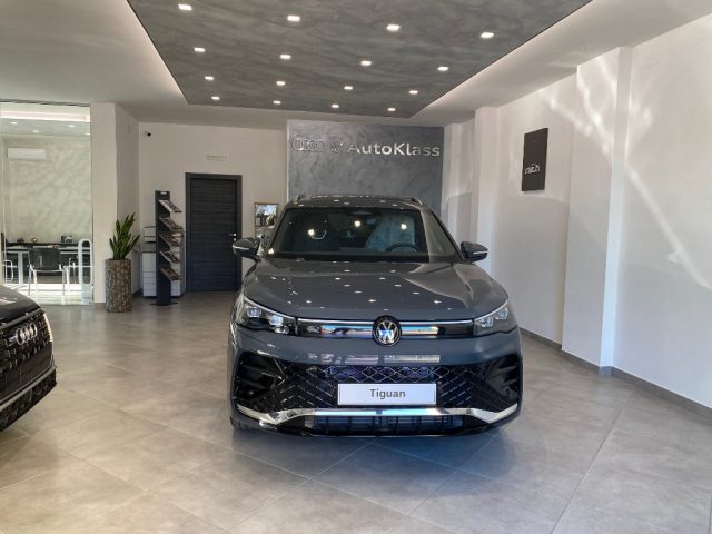 Volkswagen Tiguan 2.0 TDI 150 CV DSG R-Line Plus - NUOVA - nuovo a TROIA