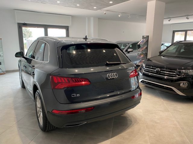 Audi Q5 35 TDI quattro S tronic Business Sport, del 2018, 108.000 km, in vendita a Troia (FG)