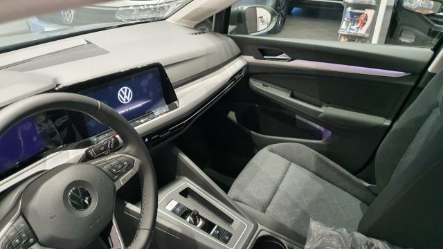 Volkswagen Golf 1.5 TGI DSG Life Garanzia 4 Anni, del 2021, 9.000 km, in vendita a Troia (FG)