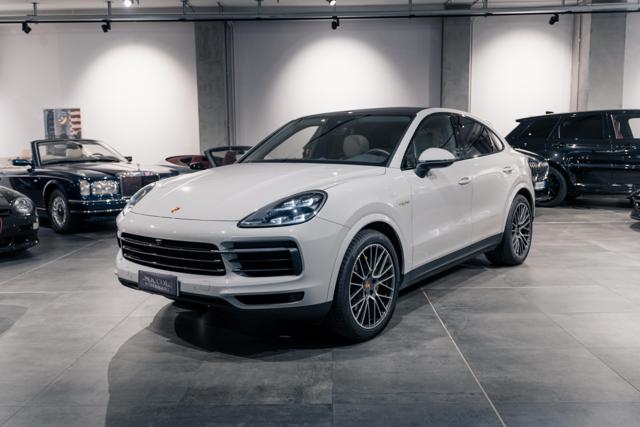 Porsche Cayenne Coupé 3.0 V6 E-Hybrid*BIANCO GESSO*, del 2020, 69.900 km, in vendita a Milano (MI)