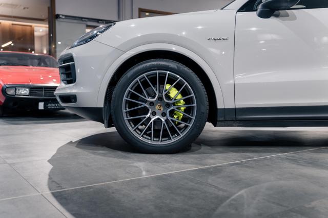 Porsche Cayenne Coupé 3.0 V6 E-Hybrid*BIANCO GESSO* - foto 4 di 102