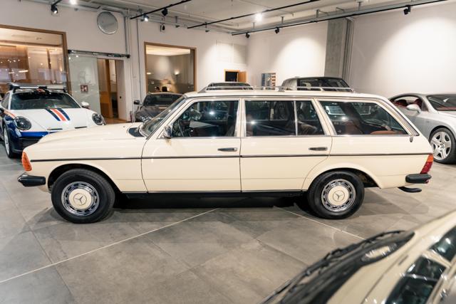 Mercedes-Benz 230 230 TE W123 Station Wagon - foto 3 di 4