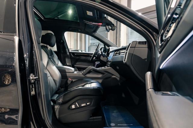 Porsche Cayenne 3.0 V6*SEDILI RISC*TETTO APRIB*TAGLIANDI PORSCHE, del 2018, 150.000 km, in vendita a Milano (MI)