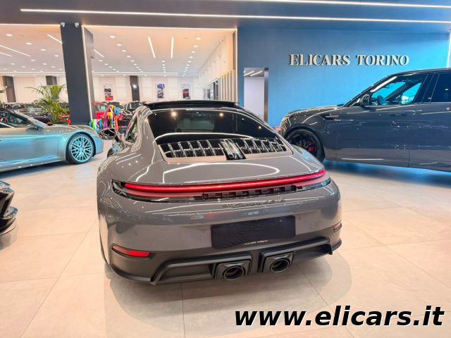 Porsche 911 Carrera 4 GTS - foto 4 di 4
