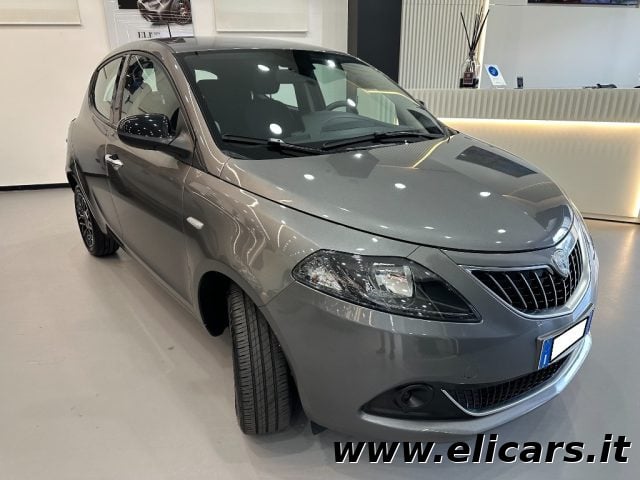 Lancia Ypsilon 1.0 FireFly 5 porte S&S Hybrid Oro - foto 4 di 4