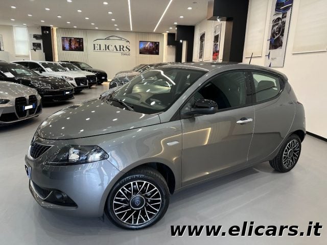 Lancia Ypsilon 1.0 FireFly 5 porte S&S Hybrid Oro, del 2024, 29.207 km, in vendita a Torino (TO)
