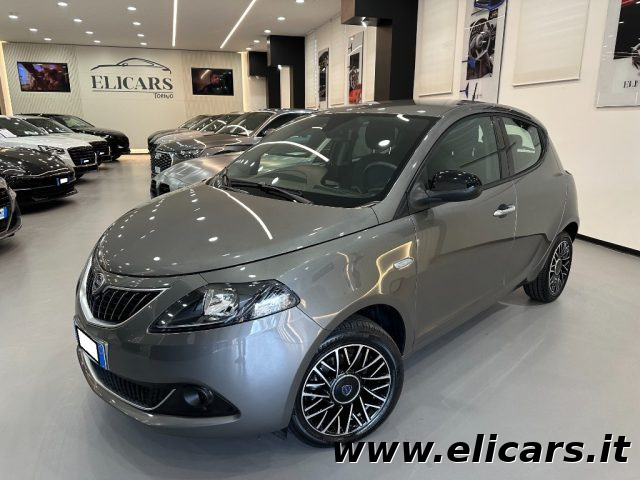 Lancia Ypsilon 1.0 FireFly 5 porte S&S Hybrid Oro - foto 2 di 4